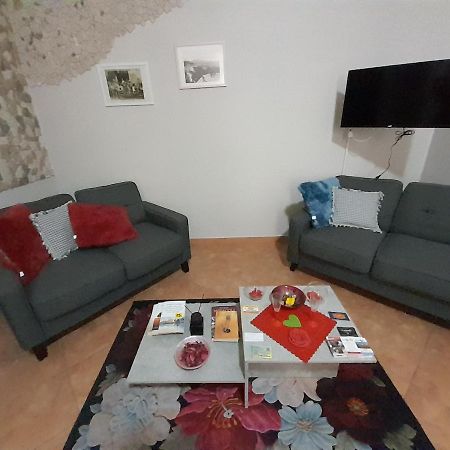 Dimora Donna Carmela Apartment เนเปิลส์ ภายนอก รูปภาพ