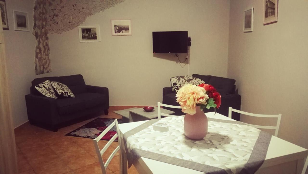 Dimora Donna Carmela Apartment เนเปิลส์ ภายนอก รูปภาพ