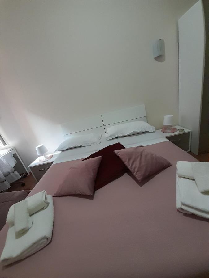 Dimora Donna Carmela Apartment เนเปิลส์ ภายนอก รูปภาพ