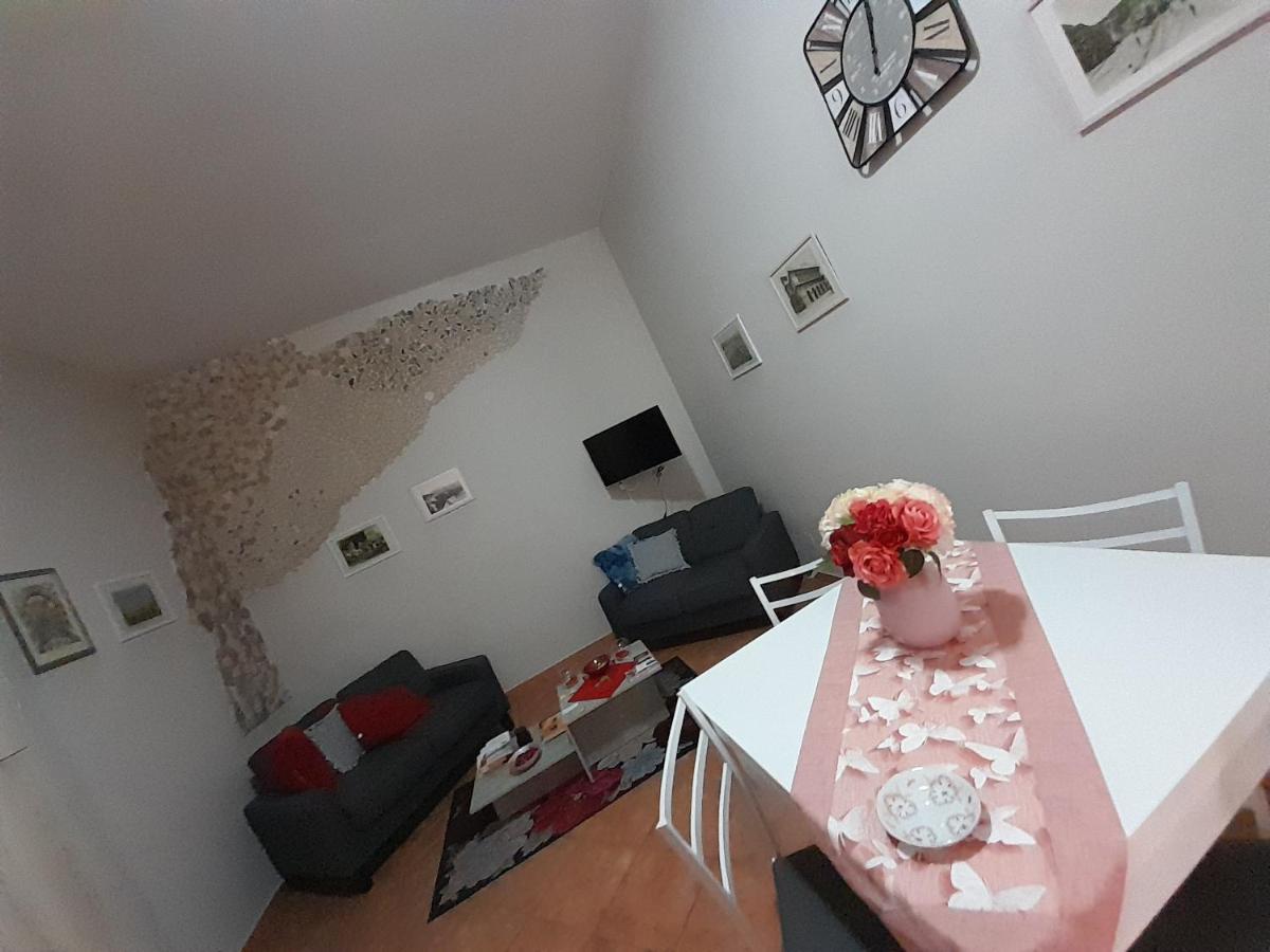 Dimora Donna Carmela Apartment เนเปิลส์ ภายนอก รูปภาพ