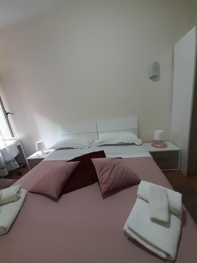 Dimora Donna Carmela Apartment เนเปิลส์ ภายนอก รูปภาพ