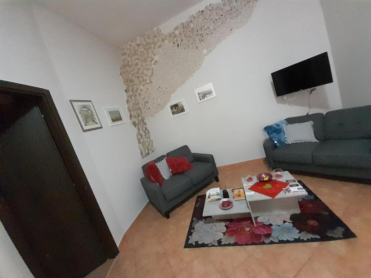 Dimora Donna Carmela Apartment เนเปิลส์ ภายนอก รูปภาพ
